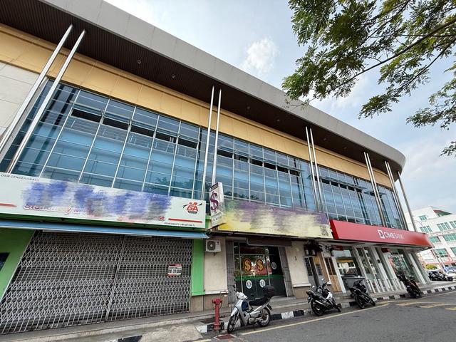 FACE ROAD Ground Floor Shoplot Taman Cheng Perdana near CIMB 1