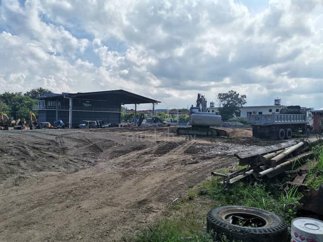Warehouse with big land size at Damansara Kuantan 4