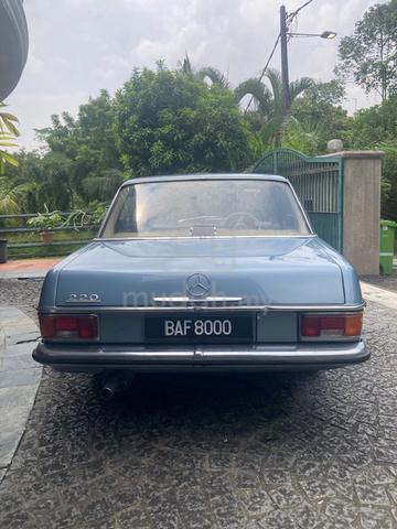 Classic 1972 Mercedes Benz W115 220 petrol (M) - 4