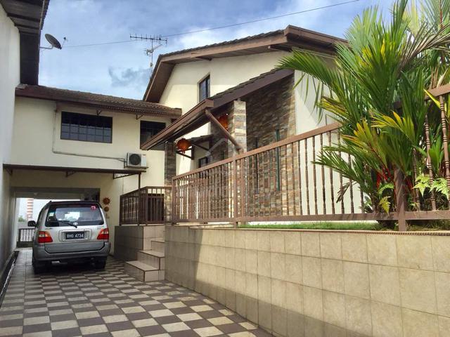 Hill Top House within the Center of Klang Town 1