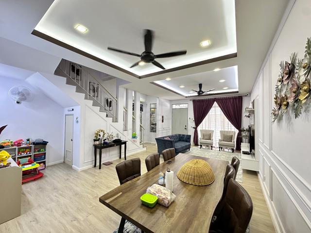 ( Fully Renovated Double Storey ) / Gated Guarded / Seremban 1