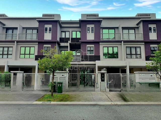 Lower Unit Non Facing House 2 Storey The Strata Townhouse Bangi 1