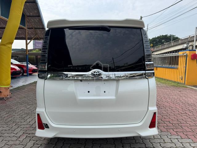 2022 Toyota VOXY 2.0 ZS KIRAMEKI III (A) GRADE 5 - 5