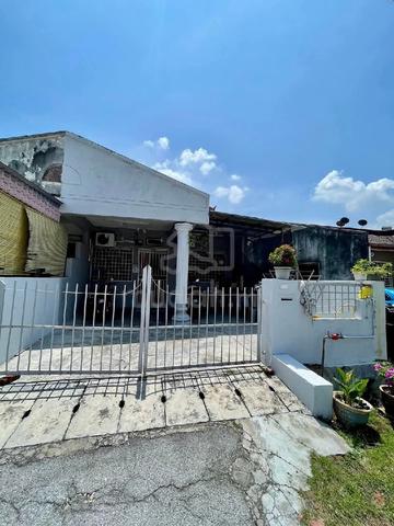 Single storey endlot house for sale  1