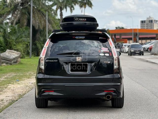 2012 Honda STREAM 1.8 i-VTEC RSZ FACELIFT (A) - 4