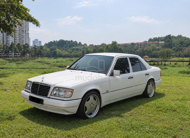1995 Mercedes Benz W124 E200 - 1