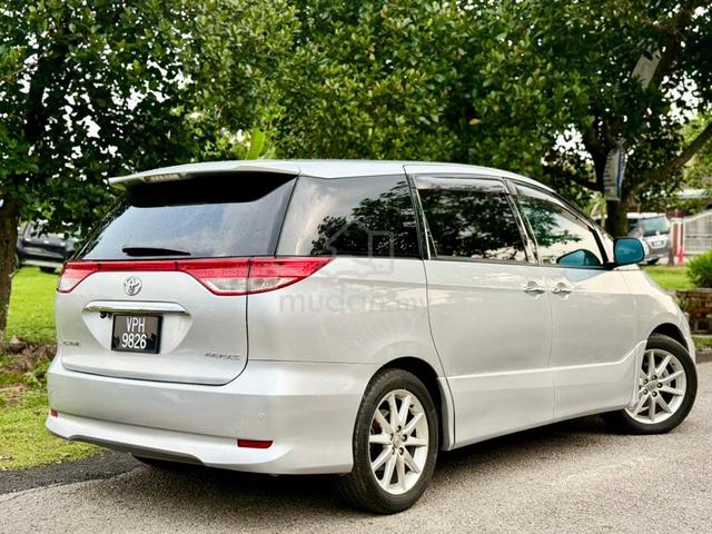ON THE ROAD 2010 Toyota ESTIMA 2.4 - 4