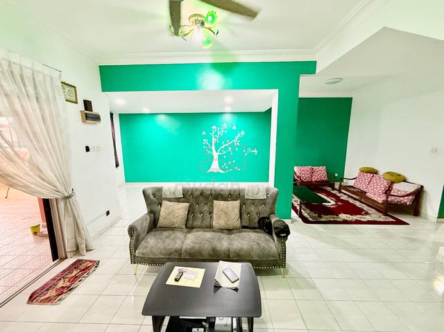 Fully renovated Enggang bandar putra ioi kulai double storey house 2