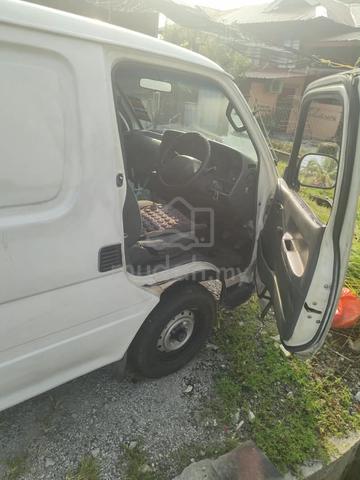 2004 Toyota HIACE 3.0 LH112 (M) - 4