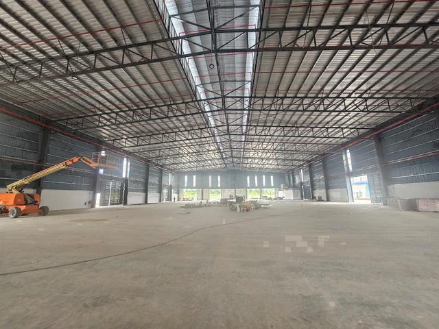 Rawang warehouse with loading dock ,easy acess 40 feet container 1