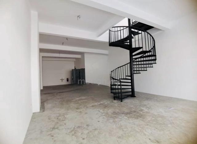 Specialist CORNER Marc Residence face main road Jalan Song Ban Kheng 2