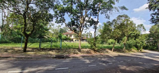 Huge Bungalow lot with Extra Wide Frontage! 1