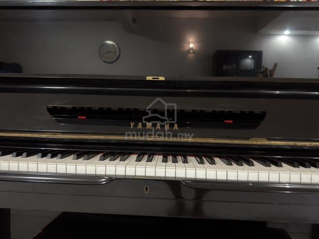 Used Yamaha Piano - photo 2 of 3