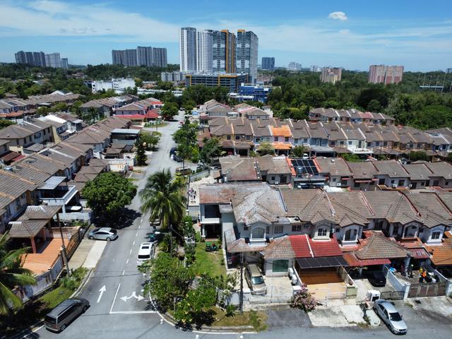 corner lot open title non bumi lot unit at equine park 1