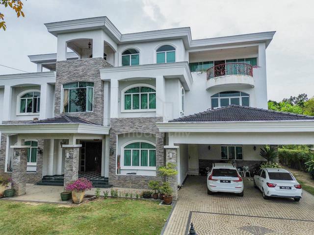 EXCLUSIVE HILLTOP 3 STOREY BUNGALOW PRIVATE LIFT , Subang Hill SS19 1