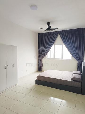 Master Room / Walking Distance to LRT & Bus Stop / Wifi 1