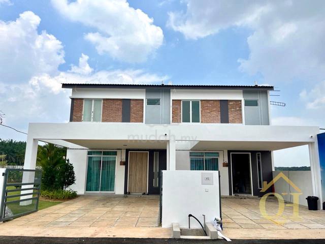 Taman Lang Aman โ Lokasi Tenang, Rumah Luas & Strategik! 1