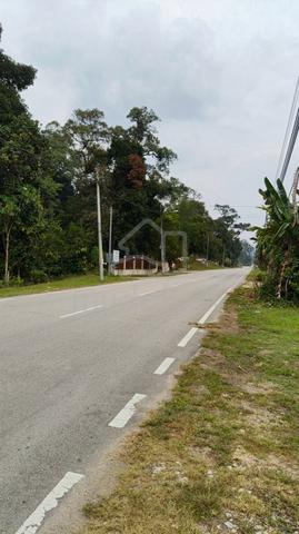 Tanah rapat jalan utama 1