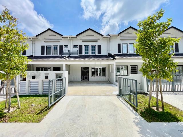NEW HOUSE FOR SALE M Senyumia Bandar Baru Salak Tinggi Sepang 1