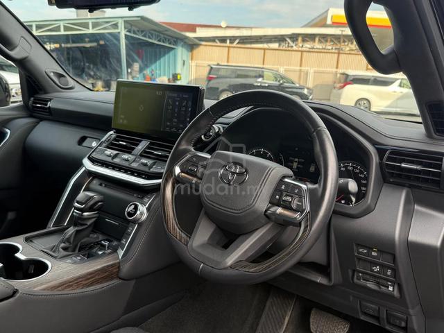 Black Interior /2023 Toyota LANDCRUISER 3.4 ZX (A) - 5