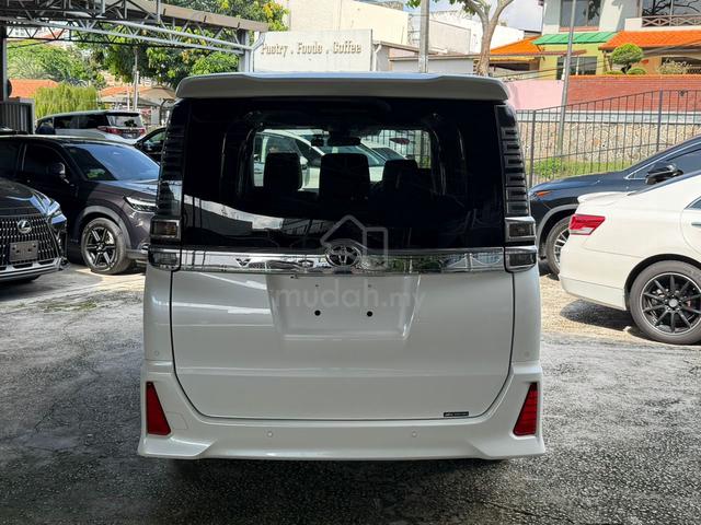 2021 Toyota VOXY 2.0 ZS KIRAMEKI III 2PD 8STR 21K - 4