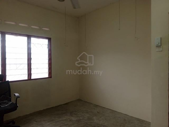 Taman megah kluang 1