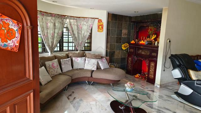 Stylish Corner Bungalow in Section 11 Petaling Jaya 1