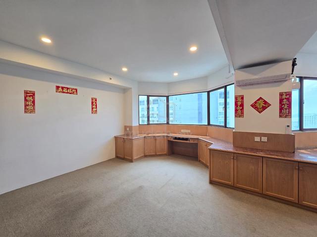 Gurney Tower office lot for rent 1