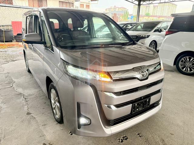 2022 Toyota NOAH 2.0 Z (A) HUD Dim 360 Auto parkin - 1