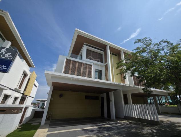 Lake View 3.5 Storey Twinvilla Astana Residence Presint 8 Putrajaya 1