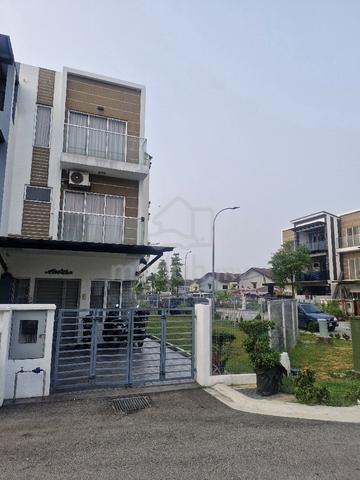 3 Storey Terrace House ,Villa sri Manja Petaling Jaya 1