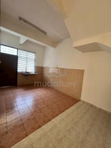 Rumah 2 tingkat (End Lot) di Taman Wangsa Setia Untuk Disewa 3