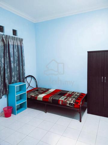 BILIK SEWA "MEDIUM ROOM" di Teluk Panglima Garang (Perempuan) 1