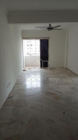 Iris Apartment (Taman Desa) 1