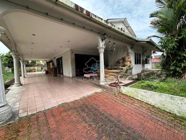 1.5-Storey Bungalow @ Kampung Tunku , Petaling Jaya - Facing Open 1