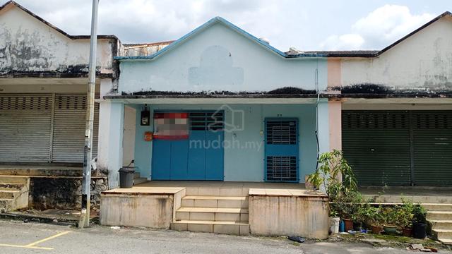 1 storey shoplot @ Bandar Bukit Puchong . Extended upper platform 1