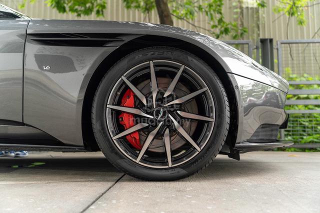 Aston Martin Db11 5.2 V12 2016 Magnetic Silver - 3