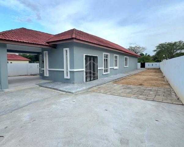 Neww Refurbished, Single storey Bungalow, Mahkota Hill, Mantin 1