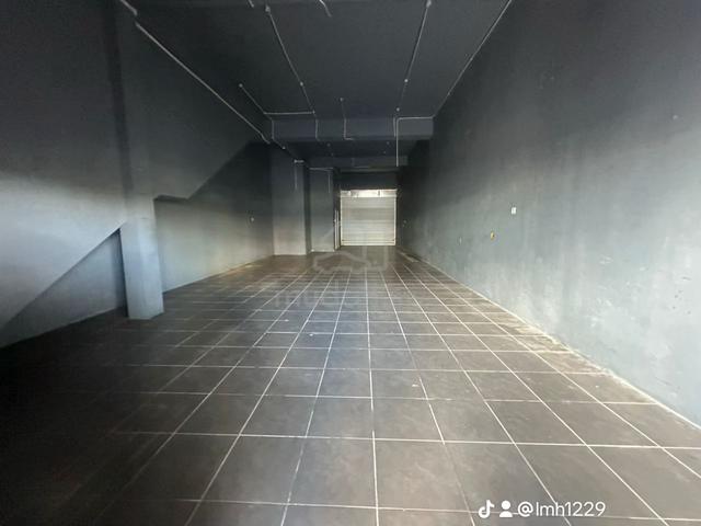 Aiman mall shoplot for RENT   Location: near to Lepapa Hypermarket, On 1