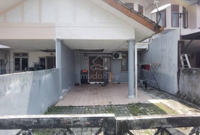 Jalan Banang 8, Taman Bukit Tiram, Johor 1