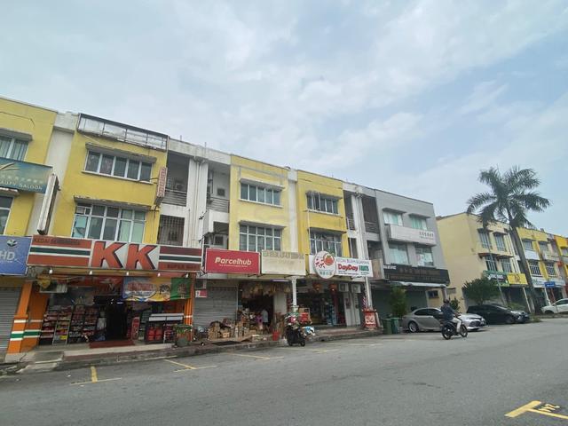 Seri Kembangan Ground Floor Shop For Rent,Tmn Bukit Serdang 1