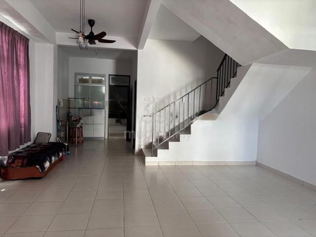 Taman Pulai Mutiara double storey endlot for rent 1