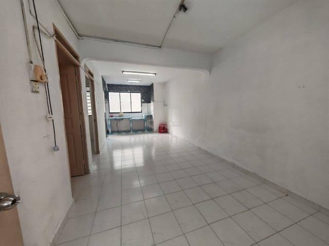 Flat Taman Ungku Tun Aminah 1