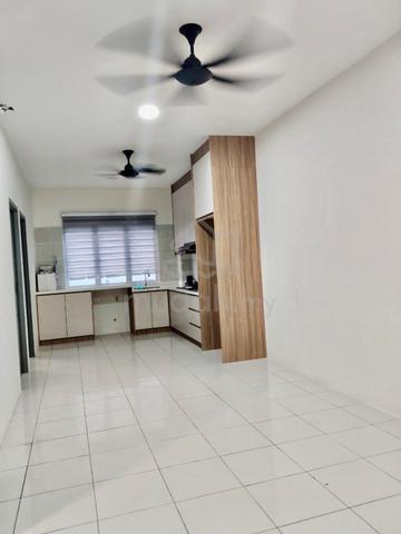 TERMURAH! Townhouse Upper Floor Kita Mekar Cybersouth Dengkil LUAS! 1