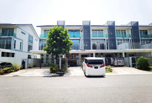 Cantik Fully Renovated 3 Storey House Bangi Avenue 7rooms 7bathrooms 1