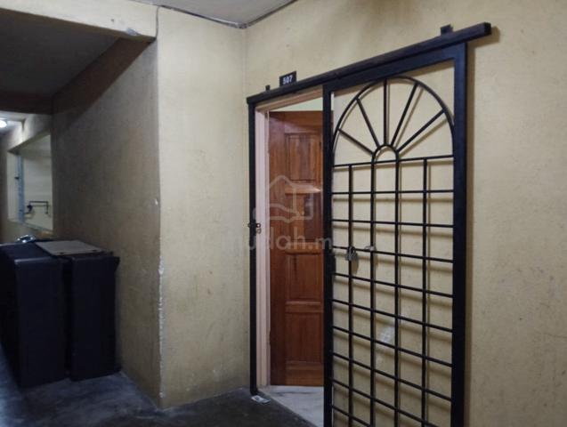 Flat PKNS Seksyen 7 Shah Alam 1