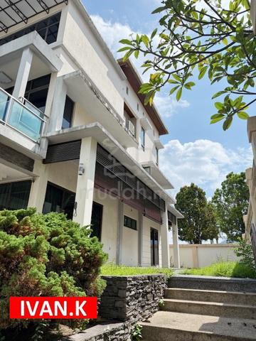 The Sanctuary 3 Storey Bungalow, Extended with Balcony, Seaview 1