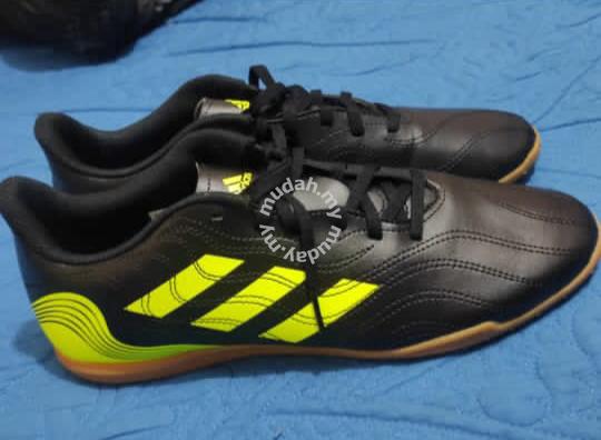 kasut futsal adidas