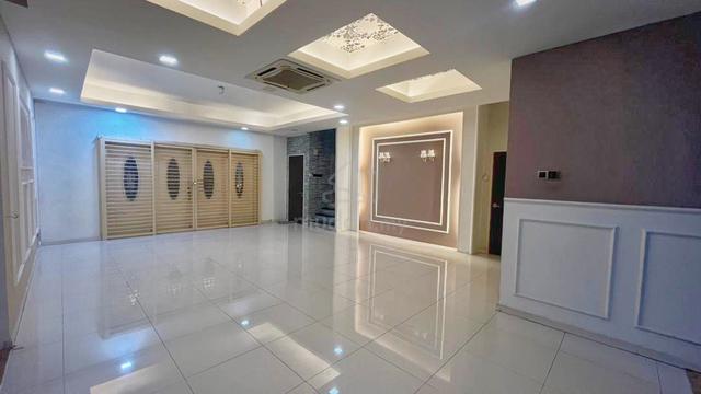 RENOVATED 2 Storey Semi D Taman Saujana Emas, Kajang 1