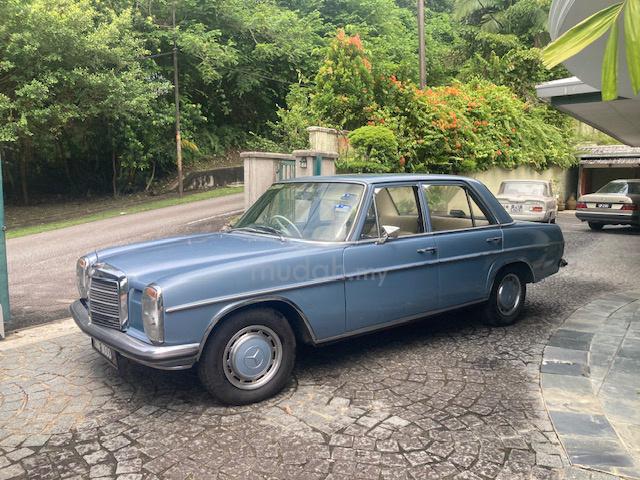Classic 1972 Mercedes Benz W115 220 petrol (M) - 2
